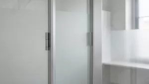 systemy przesuwne ze szkła i aluminium