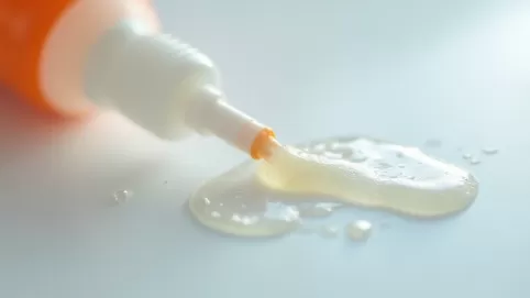 Czym usunąć klej cyjanoakrylowy z plastiku