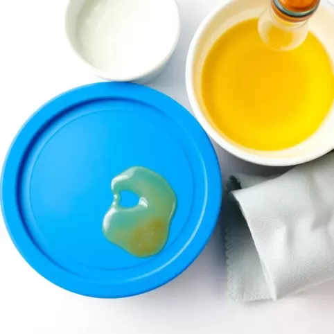 Jak usunąć klej kropelka z plastiku
