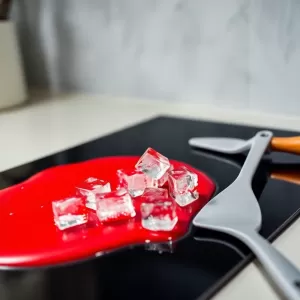 Jak usunąć stopiony plastik z kuchenki